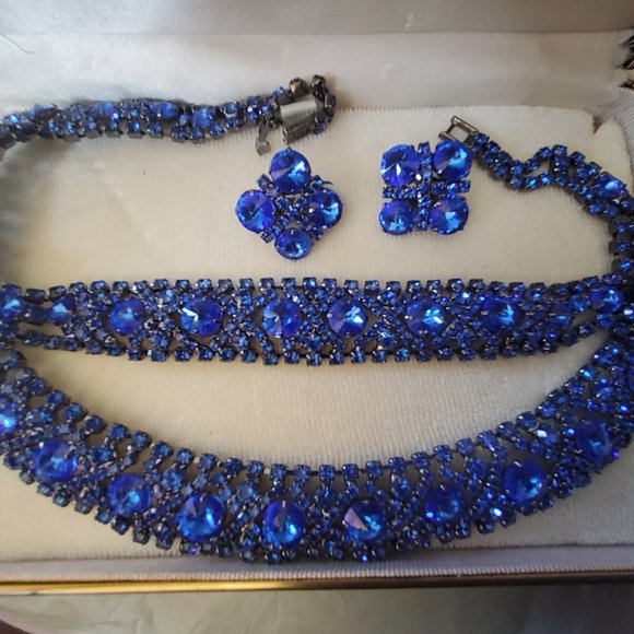 Elegant Blue Crystal Necklace Set - Picture 1 of 16